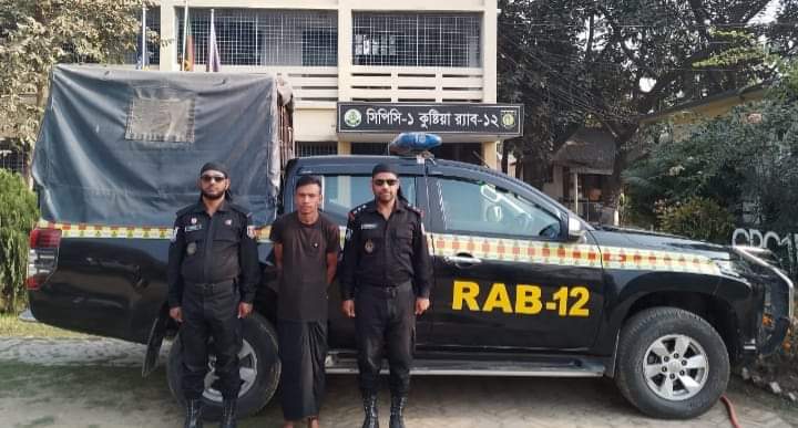 কুষ্টিয়ায় র‌্যাবের অভিযানে ককটেলসহ আটক-০১