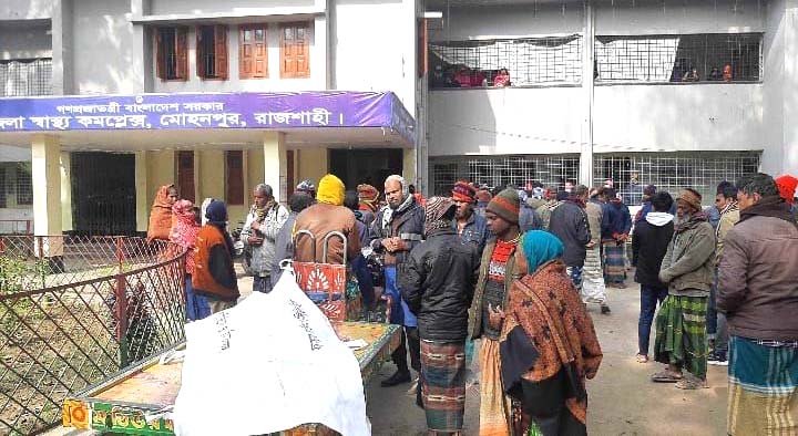রাজশাহীতে বাসের ধাক্কায় শিশুসহ ভ্যান চালক নিহত