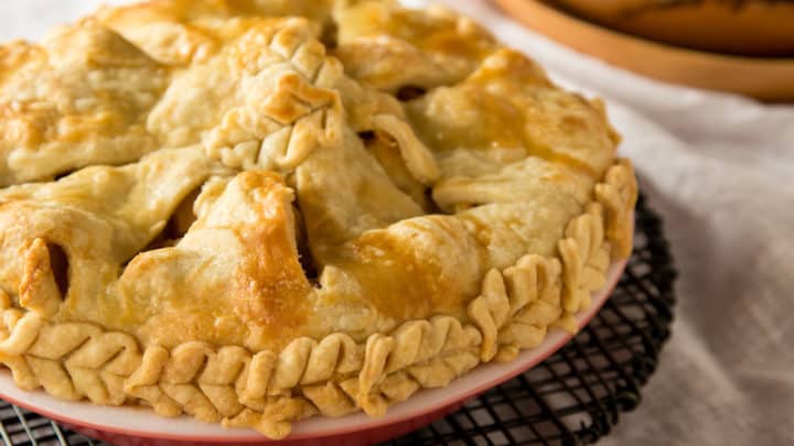 apple pie with brie and honey