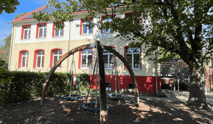 Grundschule-Weetzen-Schulhof-1