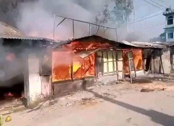 গাইবান্ধার লক্ষ্মীপুর হাটে ভয়াবহ অগ্নিকান্ড ব্যবসা-প্রতিষ্ঠানসহ বাসাবাড়ি পুড়ে ভস্মীভূত প্রায় ২ কোটি টাকার ক্ষতি।