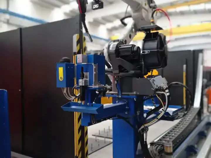 Robot de soldadura en el taller
