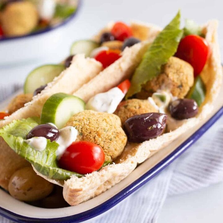 air fryer falafel in pita bread with vegetables