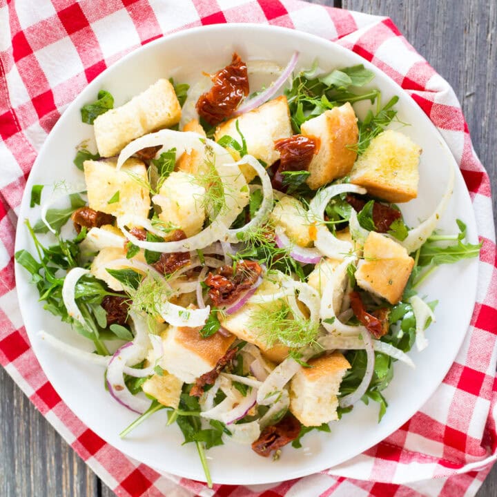 sun-dried tomato salad with fennel, arugula, onion and bread cubes