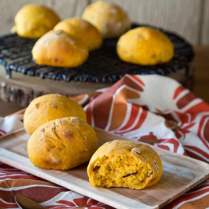 pumpkin nut dinner rolls