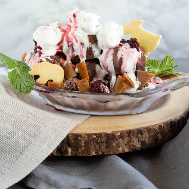 Glacier ice cream sundae inspired by Glacier National Park, via goodfoodstories.com