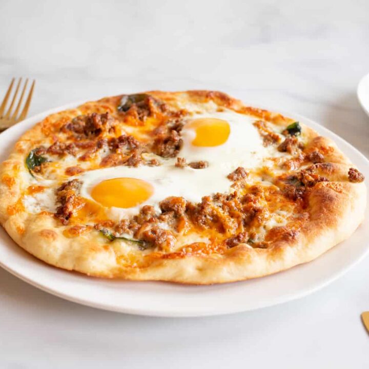 sausage, egg and cheese breakfast pizza