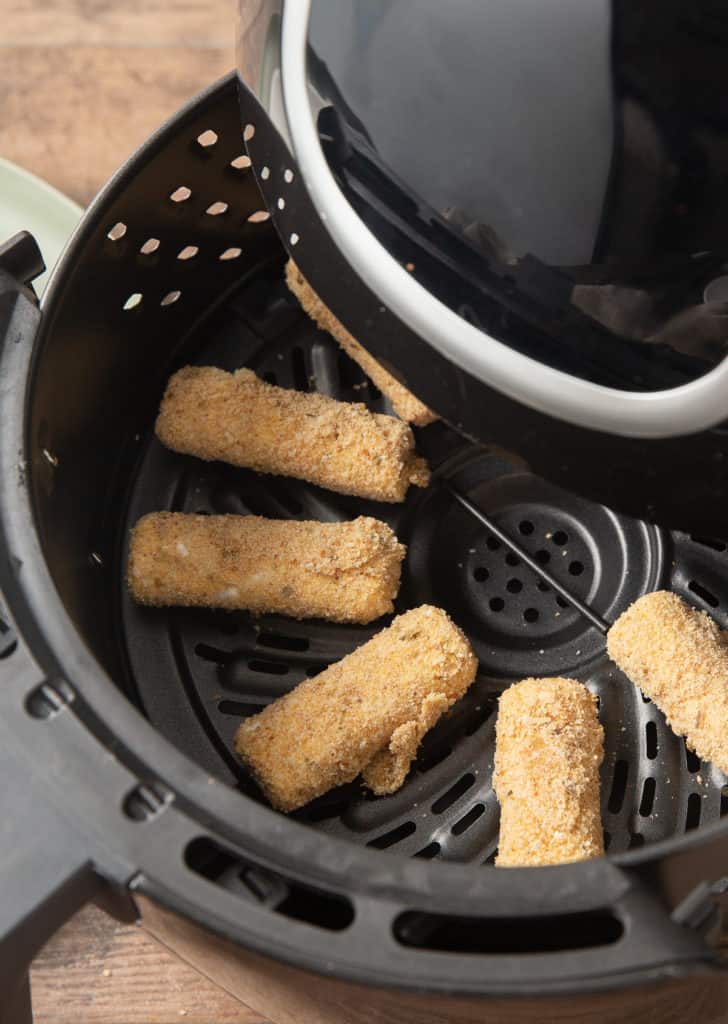 how to cook frozen mozzarella sticks in the air fryer