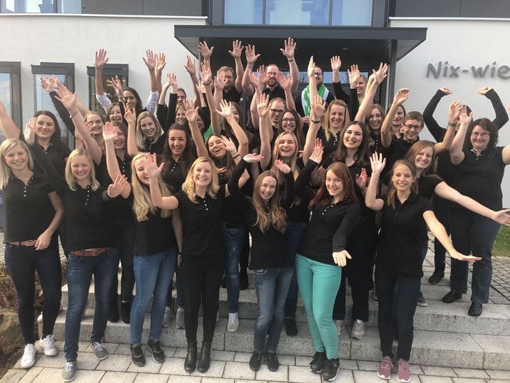 Teamfoto der Nix-wie-weg Urlaubsberater, die Euch gerne rund um die Urlaubsbuchung weiterhelfen
