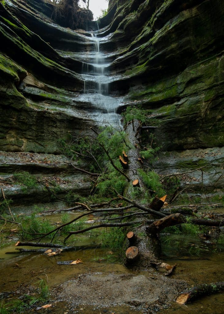 photo of trickling water in cavern at Starved Rock in Illinois