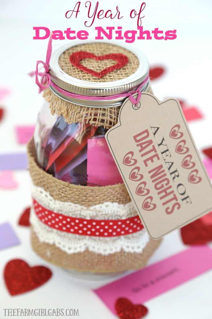 Looking for a fun gift idea to give to your spouse or partner? This Date Night In A Jar has a lot of fun date ideas for every budget! #ValentinesDay #GiftIdeas #DateNight #DateIdeas #MasonJar #MasonJarCraft #ValentinesDayCraft #RomanceTips