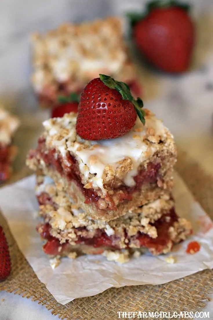 These Strawberry Rhubarb Oatmeal Bars are the perfect spring dessert! Strawberries and rhubarb pair perfectly in this easy bar recipe. This strawberry rhubarb bar recipe has a delicious oatmeal cookie topping.