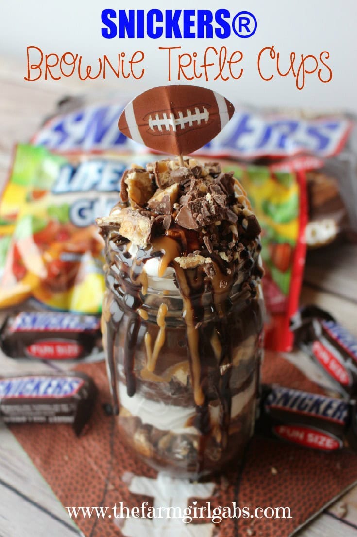 SNICKERS® Brownie Trifle Cups are a quick and easy dessert recipe for your home gating party for the Big Game! #Ad #BigGameTreats