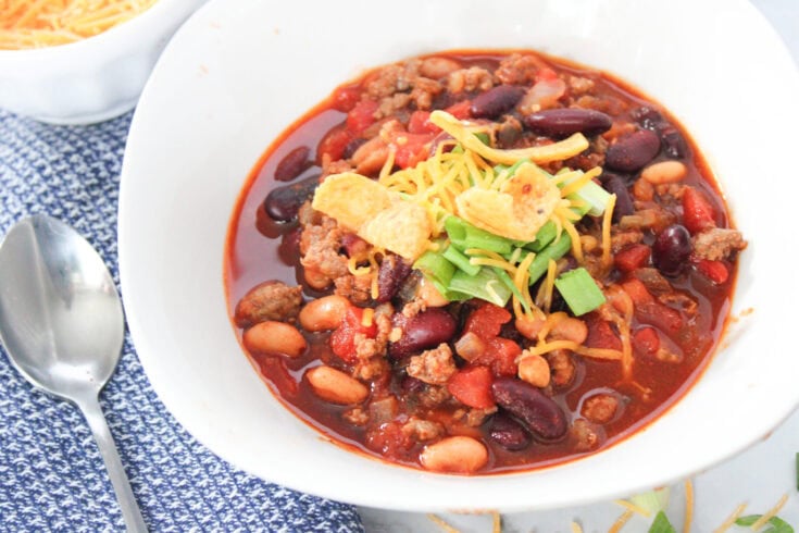 Warm up with this easy homemade beef chili recipe! With ground beef, beans, tomatoes, and spices, this hearty one-pot chili is ready in 45 minutes.