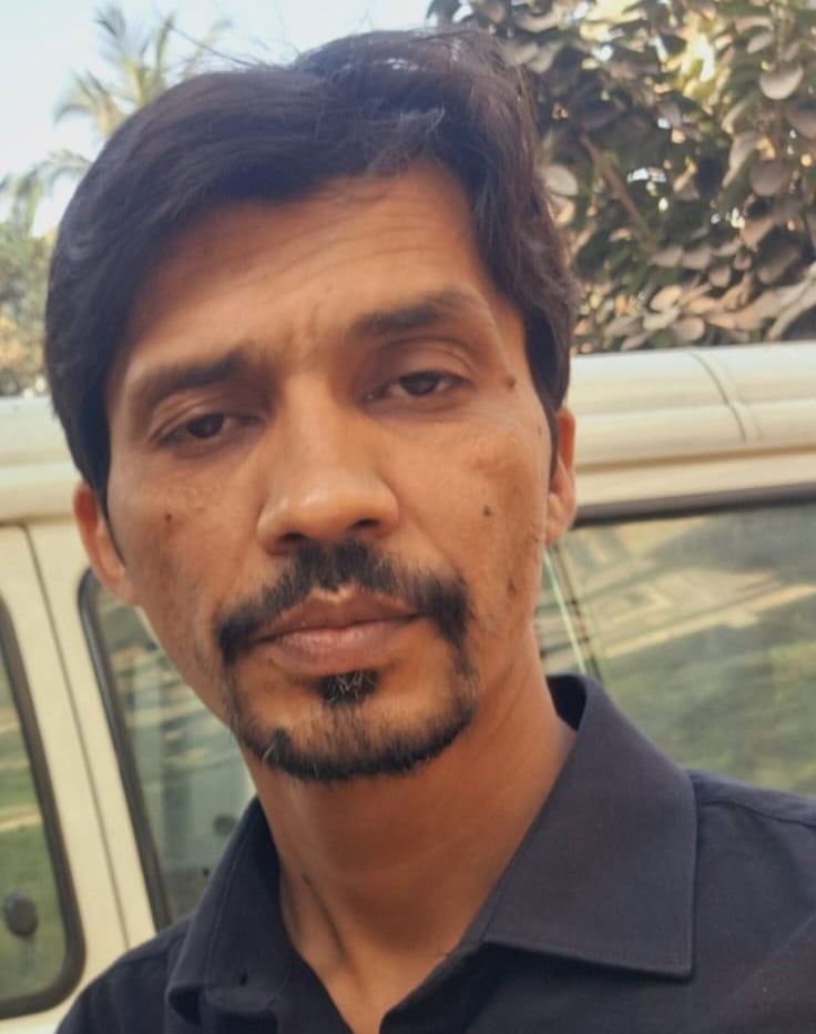 সরকারি চাকরির পাশাপাশি ঠিকাদারি ব্যবসার অভিযোগ, রহিম মোল্লাকে ঘিরে নানা প্রশ্ন