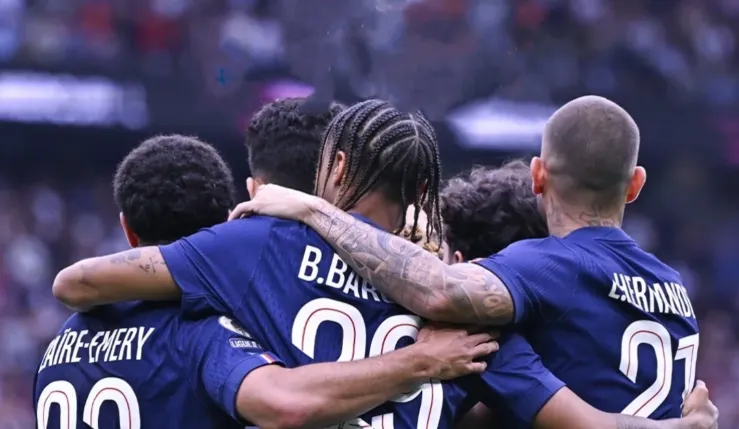 alt= Le PSG bat Lens 2-0 mais perd trois joueurs