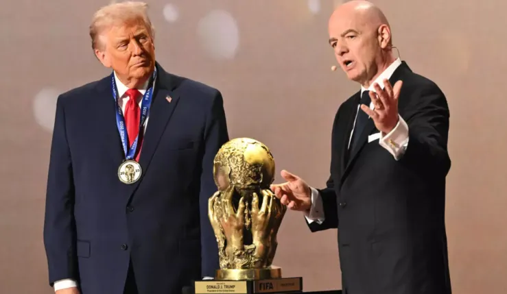 alt= Trump reçoit le Prix de la Paix de la FIFA