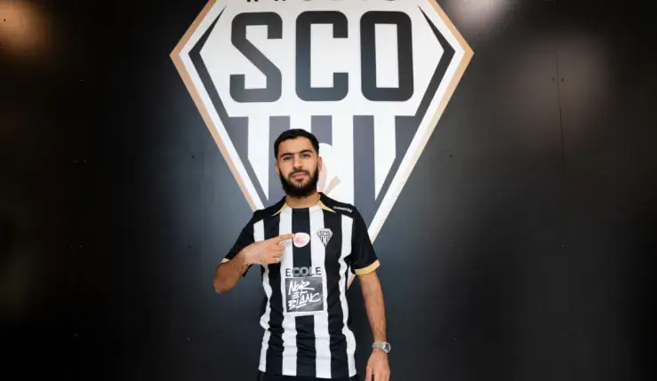 ALT= Amine Sbaï sous le maillot de SCO Angers.