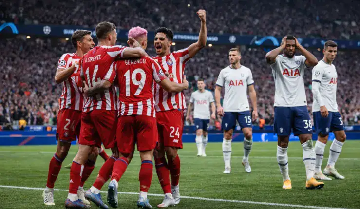 ALT= Atlético Madrid – Tottenham : les joueurs de l’Atlético célèbrent un but face aux Spurs lors du huitième de finale de Ligue des champions au Wanda Metropolitano