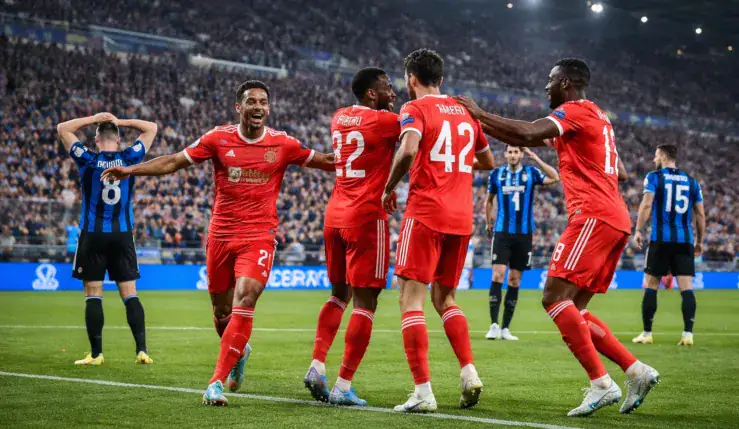 ALT= Atalanta – Bayern Munich : les joueurs du Bayern célèbrent un but lors du large succès 6-1 en Ligue des champions à Bergame