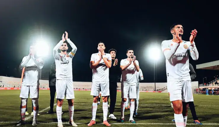 alt= les joueurs de la Renaissance Berkane célébrant leur victoire contre le Difaa El Jadida.