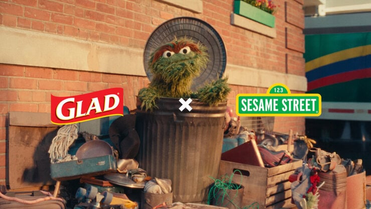 Oscar the Grouch and Glad trash bags featured in a colorful musical campaign, celebrating their playful collaboration with limited-edition green Oscar-inspired totes.