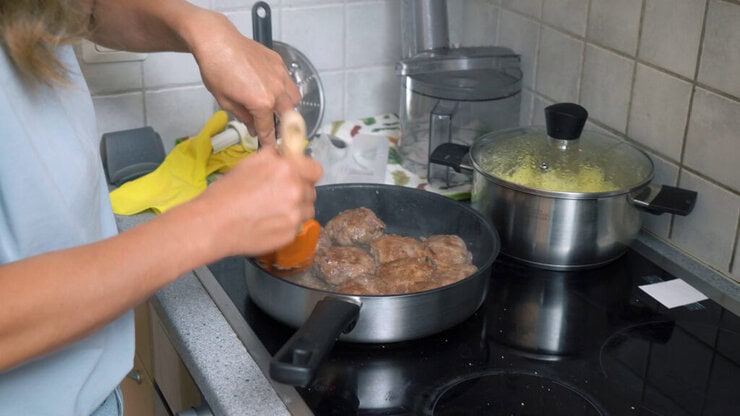 Comfort foods go beyond taste—they offer emotional reassurance, cultural identity, and nostalgia. Learn why we crave them and how they connect us.