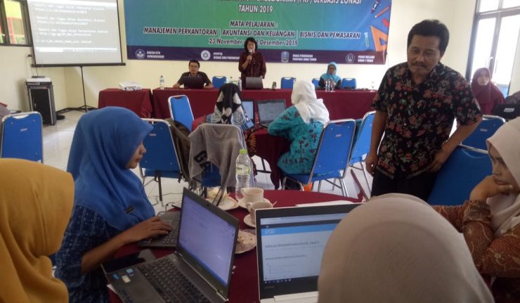 Jadi Pusat Belajar, Guru Inti SMKN 1 Turen Fasilitasi PKP Guru Zonasi  