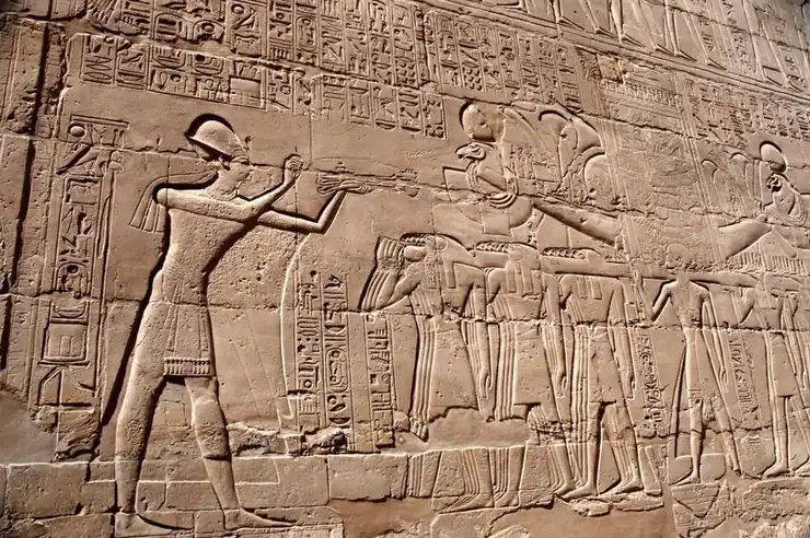 Pharaoh presenting offerings to the gods at Karnak Temple in Luxor