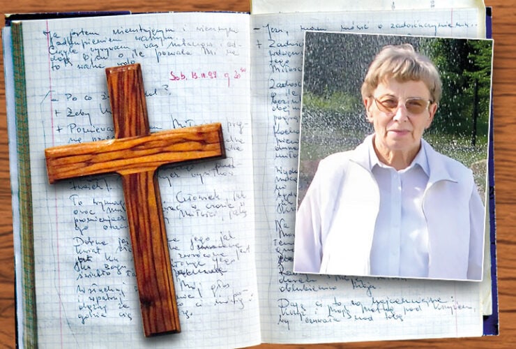 Krzyż i zdjęcie Alicji Lenczewskiej na tle jej osobistych notatek - Opatrzyć rany serca