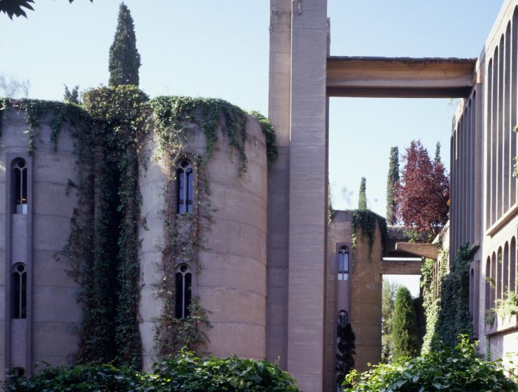 barcelona House in a former cement factory in Barcelona, 1000 m² tjdh la fabrica barcelona spain ricardo bofill taller arquitectura 01 740x560