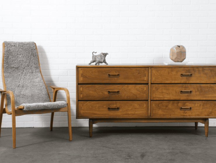 Mid-Century Sideboards_ A Must-Have for Every Interior Design Lover_feat mid-century sideboards Mid-Century Sideboards: A Must-Have for Every Interior Design Lover Mid Century Sideboards  A Must Have for Every Interior Design Lover feat 740x560