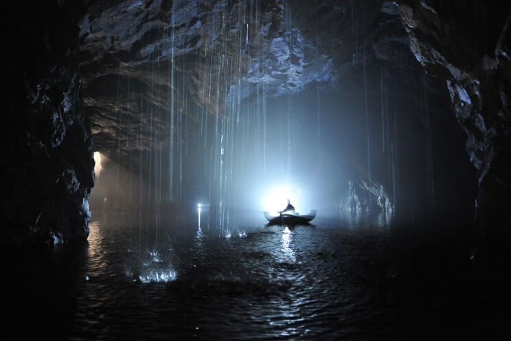 Anton Yushko, Russia and Oleg Minnikov - Underground rain - Karelia, Russia