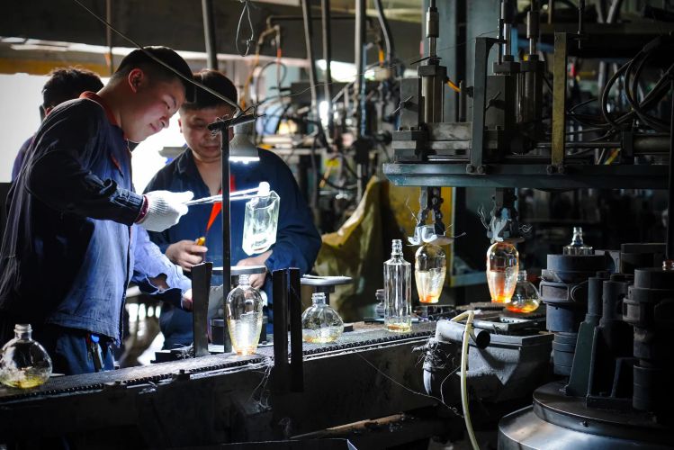 bulk glass bottles production