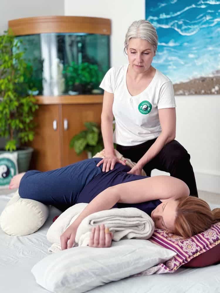 esperanza-holistics_pregnancy-shiatsu-massage_1318