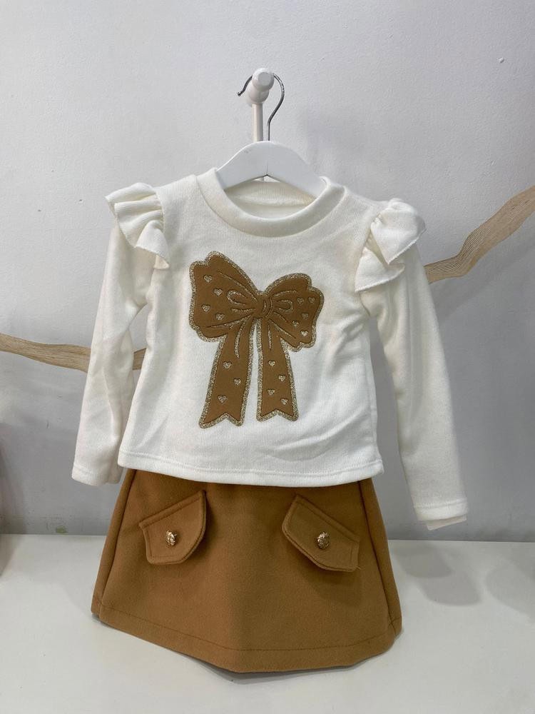 Conjunto de falda pantalón con blusa detalle moña