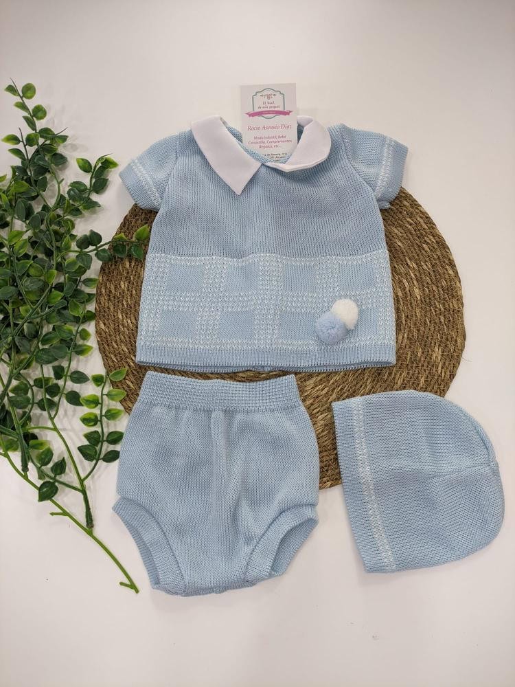 Conjunto hilo pompones con capota Celeste