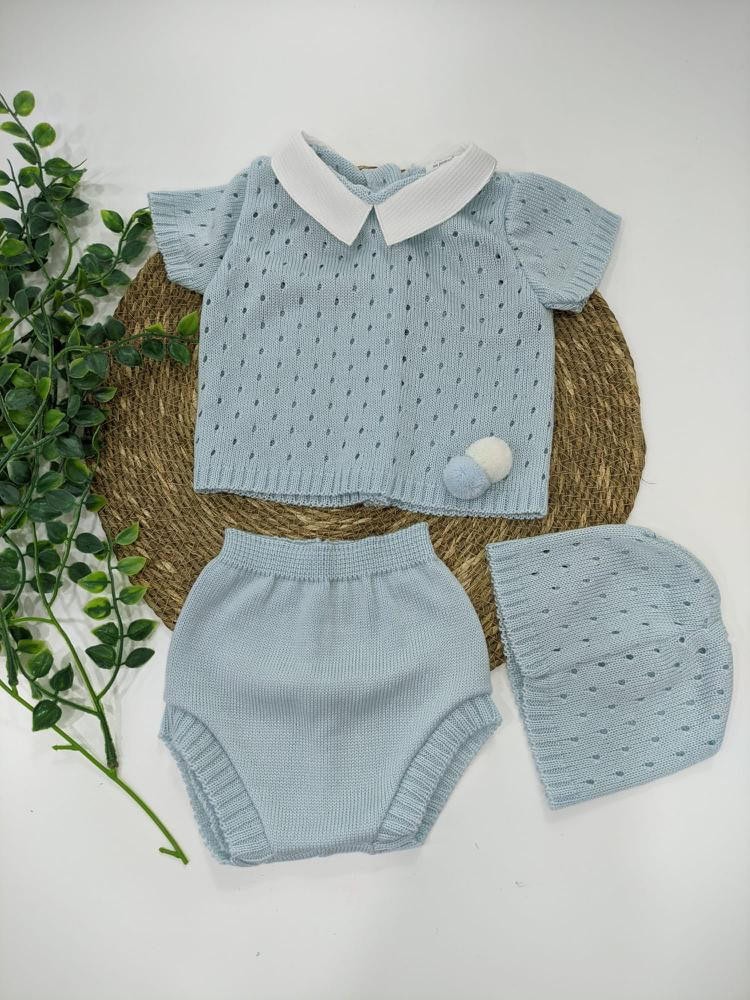 Conjunto hilo pompones con capota Celeste