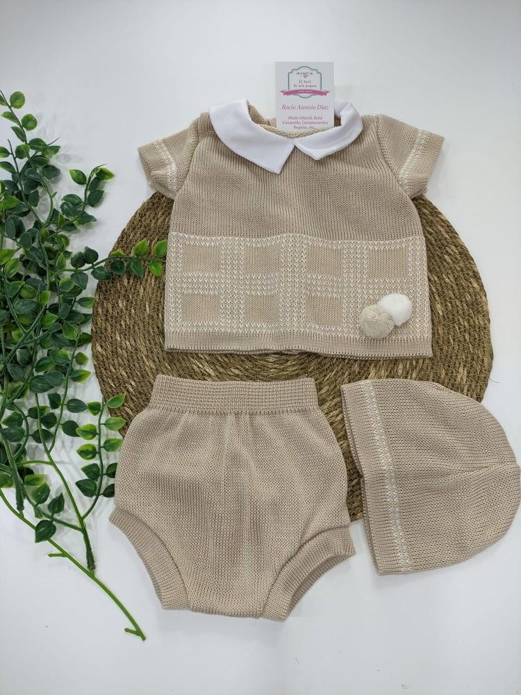 Conjunto hilo pompones con capota Marrón