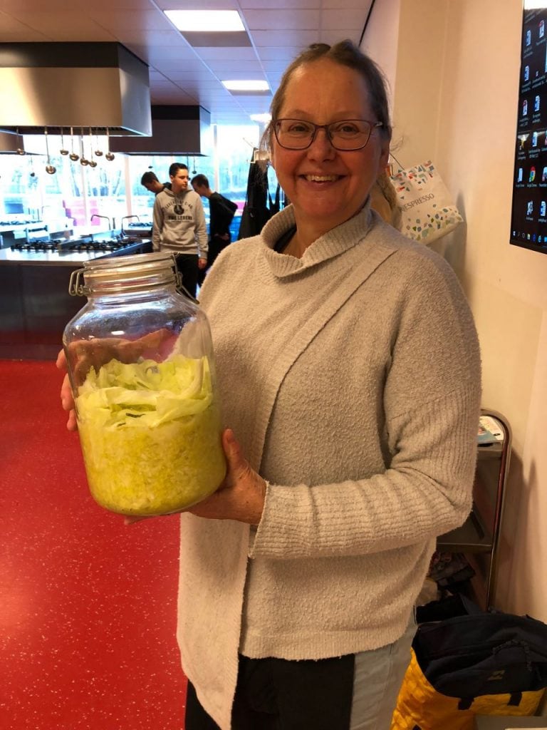 zuurkool maken (fermenteren)