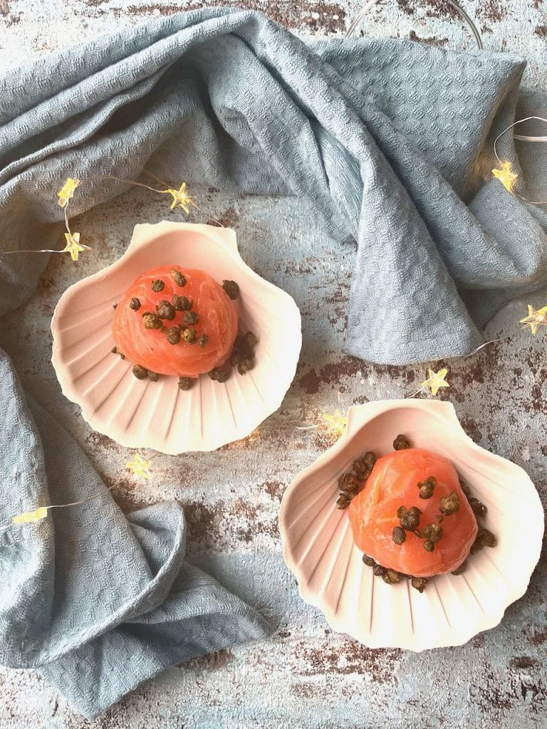 Zalmbonbon met gefrituurde kappertjes - voorgerechten voor kerst