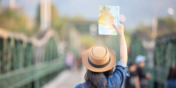 Ilustrasi perjalanan di luar negeri | sumber gambar: okezone.com