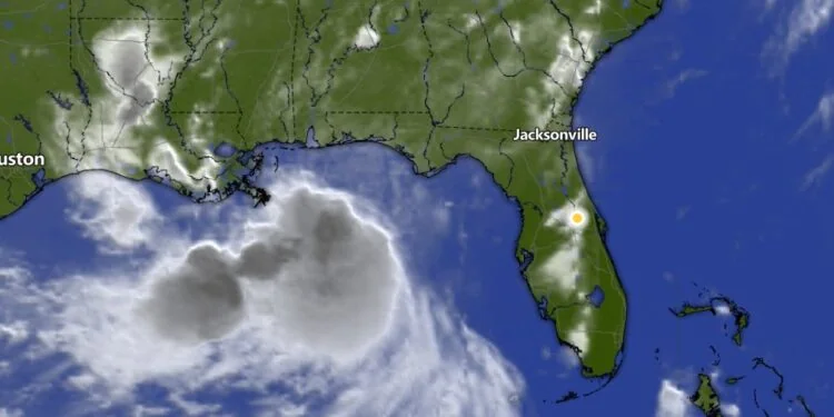 Bertha gana fuerza en el Golfo: tormenta tropical amenaza con inundaciones, marejada ciclónica y fuertes lluvias desde Florida hasta Texas