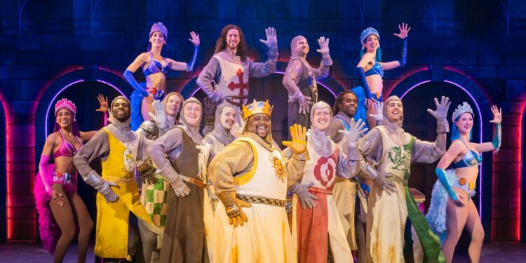 Spamalot llega a Orlando con humor británico, caballeros y una disparatada búsqueda del Santo Grial