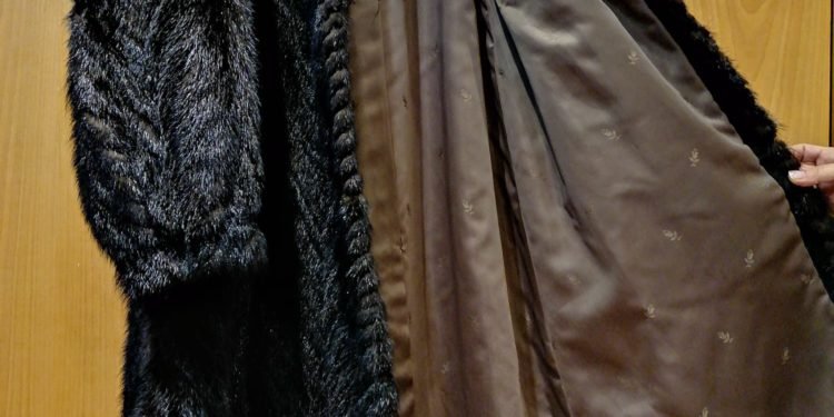 Abrigo colas de visón marron oscuro