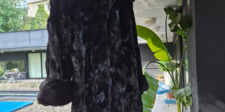 Vison negro nuevo por debajo de la rodilla T42