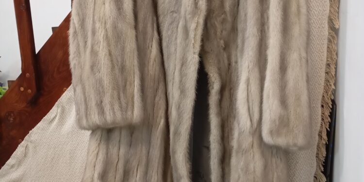 Abrigo visón blanco