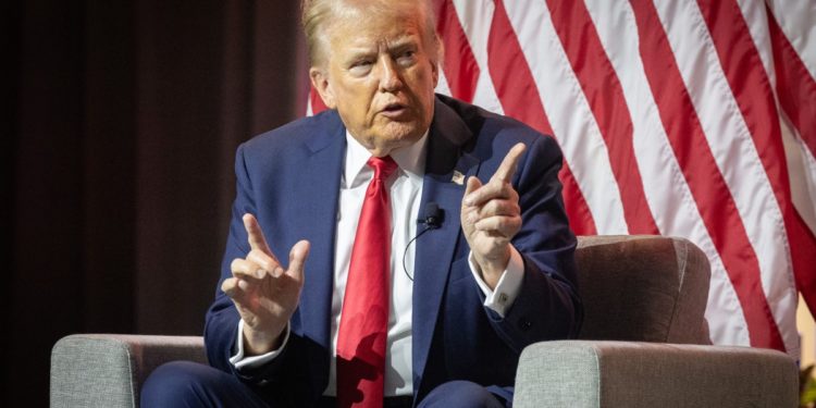 Speaking to Black journalists, Trump reminded everyone how racist he can be Speaking-to-Black-journalists-Trump-reminded-everyone-how-racist-he-750×375