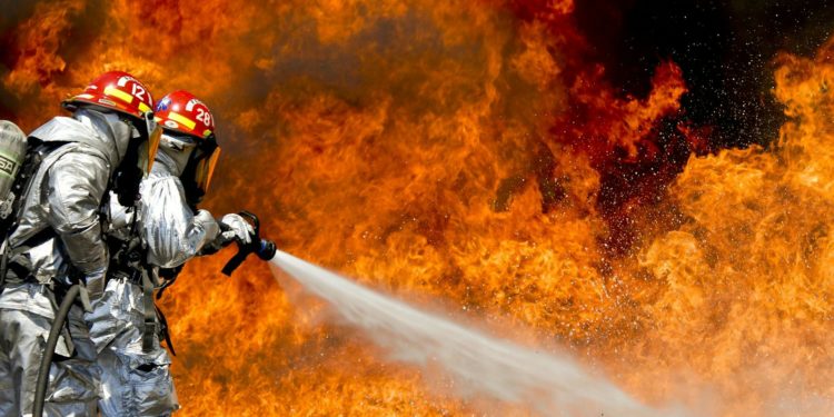 à Los Angeles et Hollywood, des "incendies monstrueux"