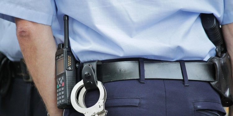 Mort d'un individu armé d'une machette près d'une école